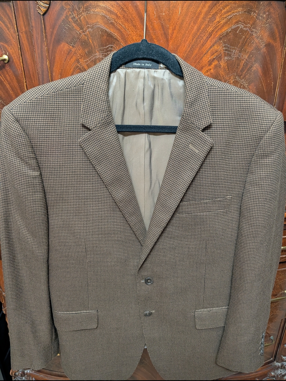 Tiglio Men's Brown Check Two-Button Blazer. Made In Biella, Italy. 44S